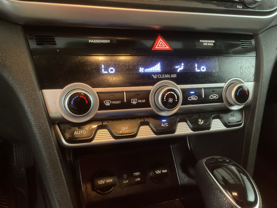2020 Hyundai Elantra SE 6AT