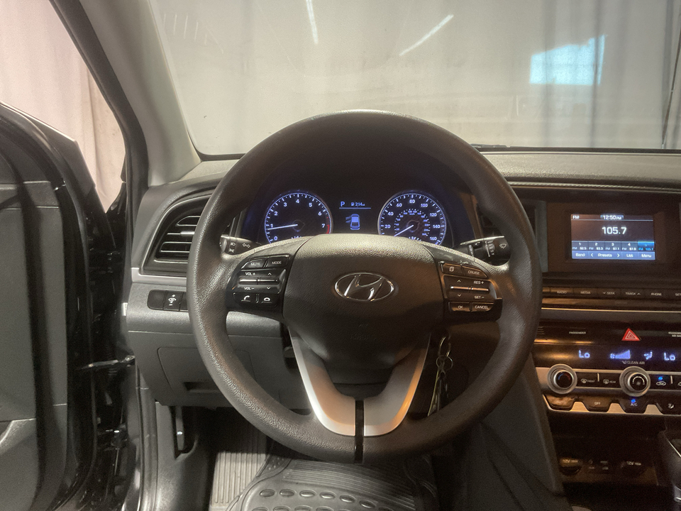 2020 Hyundai Elantra SE 6AT