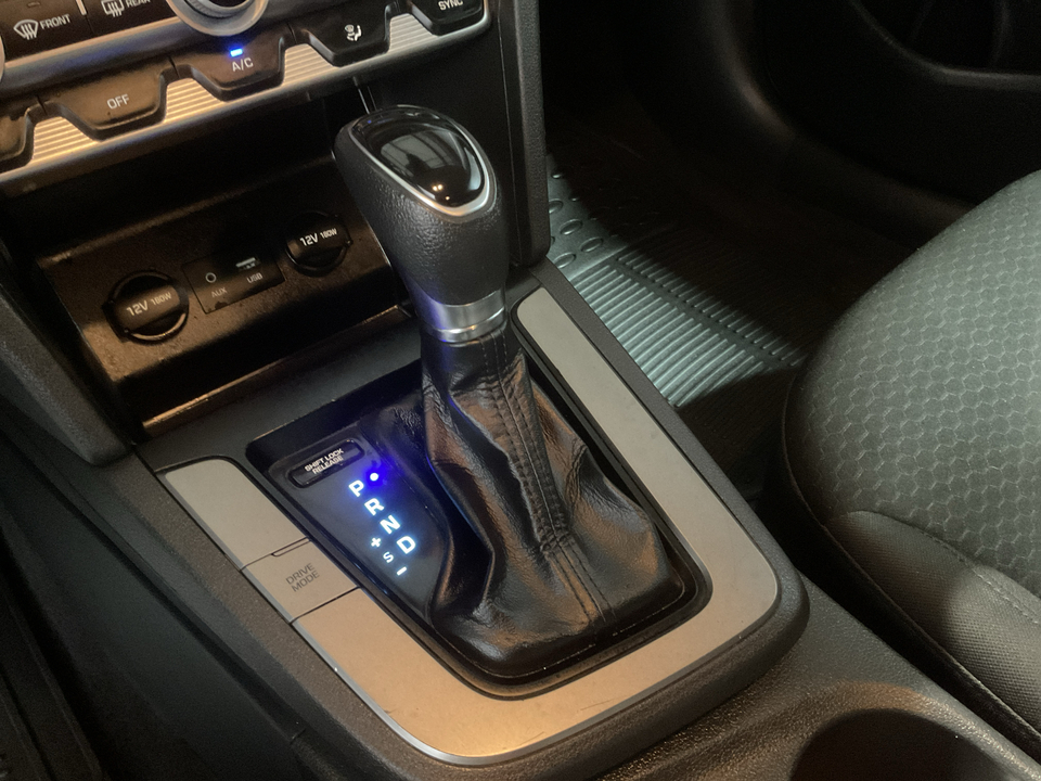 2020 Hyundai Elantra SE 6AT