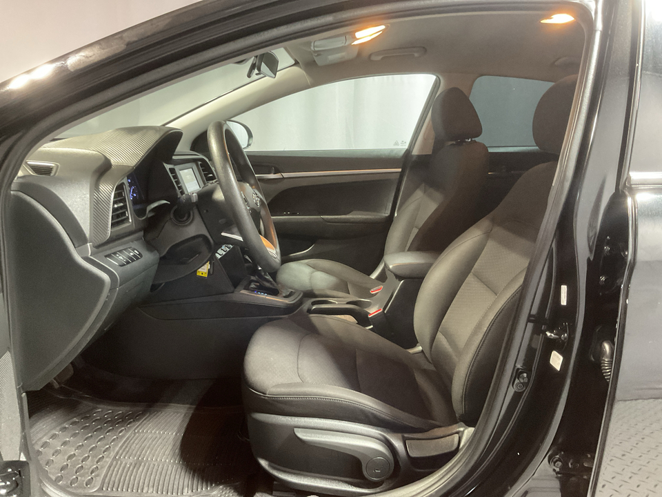 2020 Hyundai Elantra SE 6AT