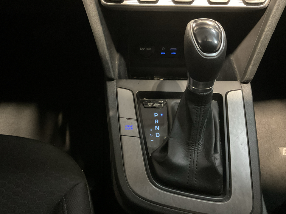 2020 Hyundai Elantra SE 6AT