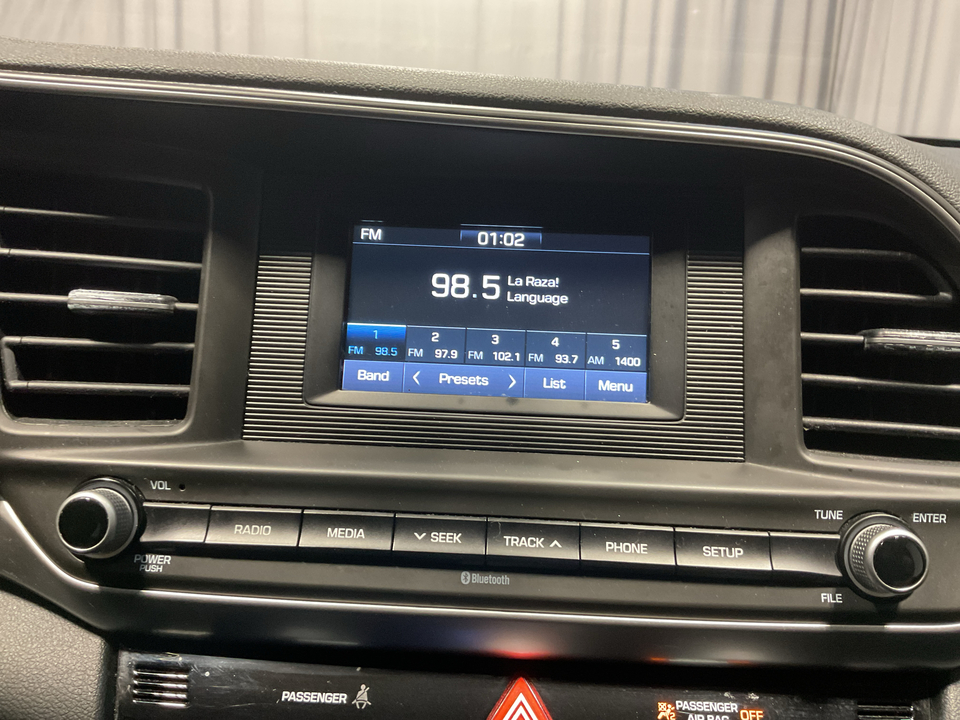 2020 Hyundai Elantra SE 6AT