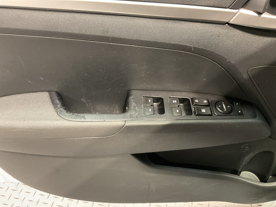 2020 Hyundai Elantra SE 6AT