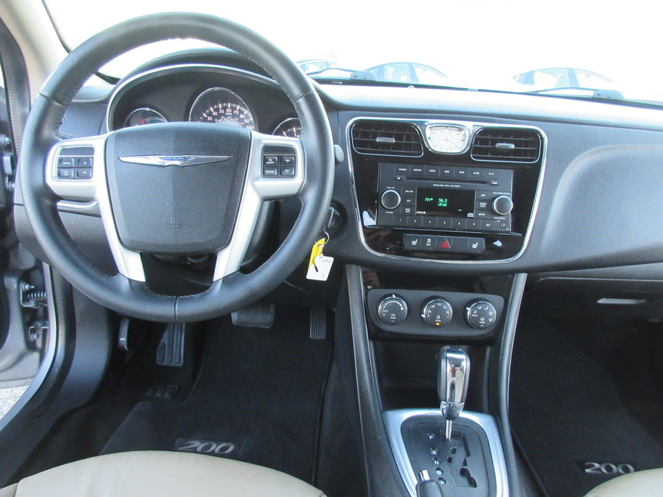 2013 Chrysler 200 Limited