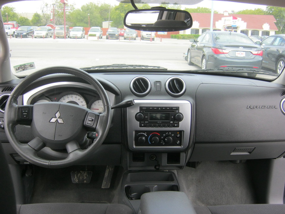 2006 Mitsubishi Raider DuroCross V8 Double Cab 2WD