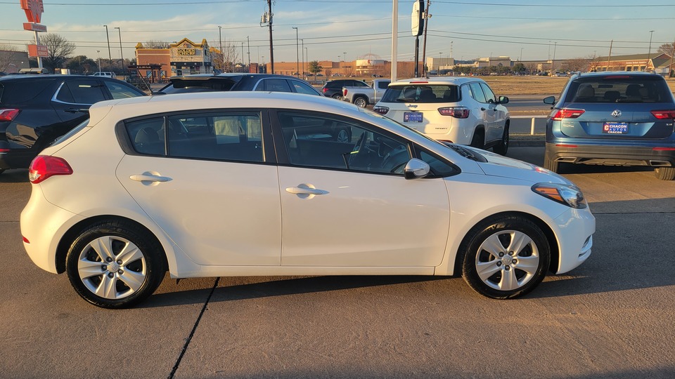 2016 Kia Forte 5-Door LX