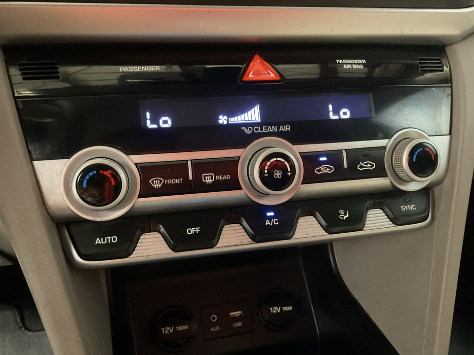 2020 Hyundai Elantra SE 6AT