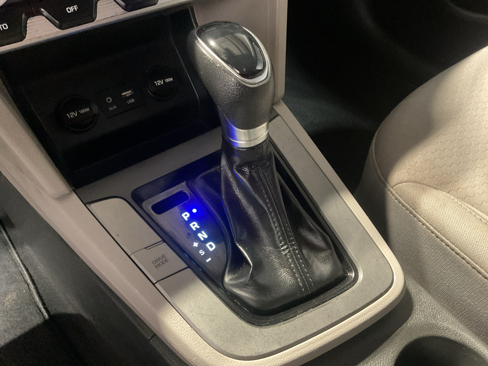 2020 Hyundai Elantra SE 6AT