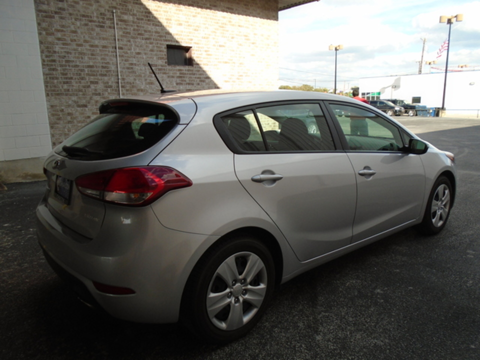 2016 Kia Forte 5-Door LX