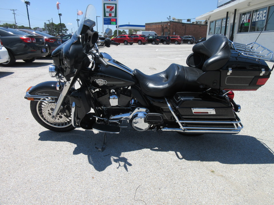 2010 Harley-Davidson FLHTCU -