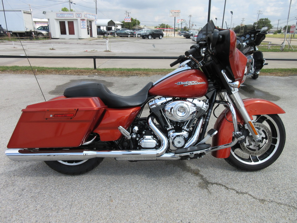 2011 Harley-Davidson FLHXI -