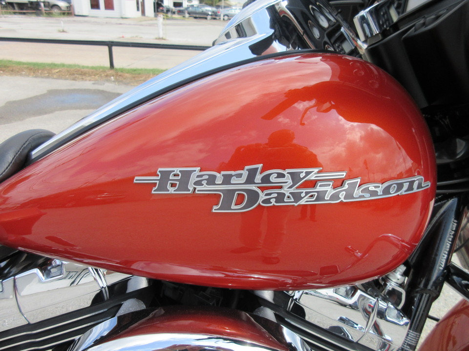 2011 Harley-Davidson FLHXI -