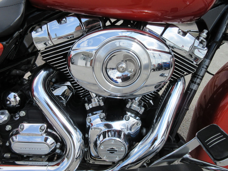 2011 Harley-Davidson FLHXI -