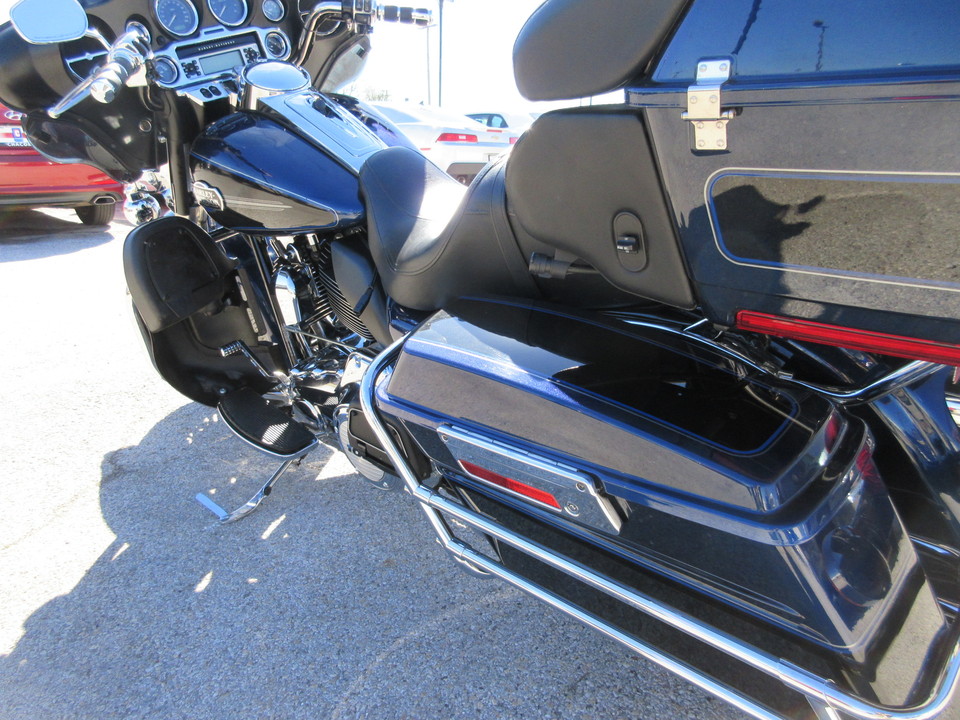 2013 Harley-Davidson FLHTCU -