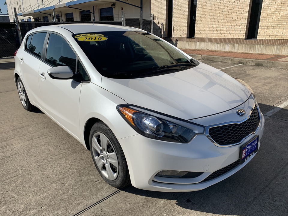 Used 2016 Kia Forte 5-Door LX for Sale - Chacon Autos