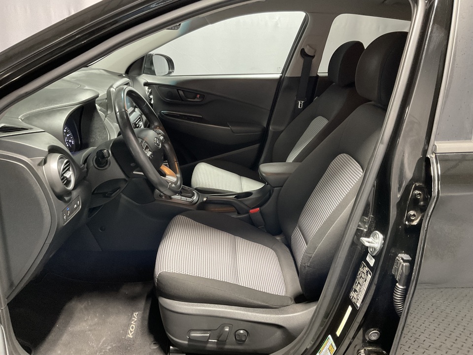 2021 Hyundai Kona SEL w/Contrast Roof