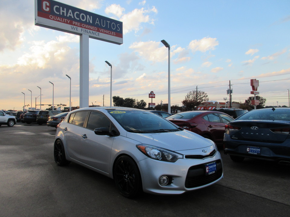 2016 Kia Forte 5-Door SXT 6spd