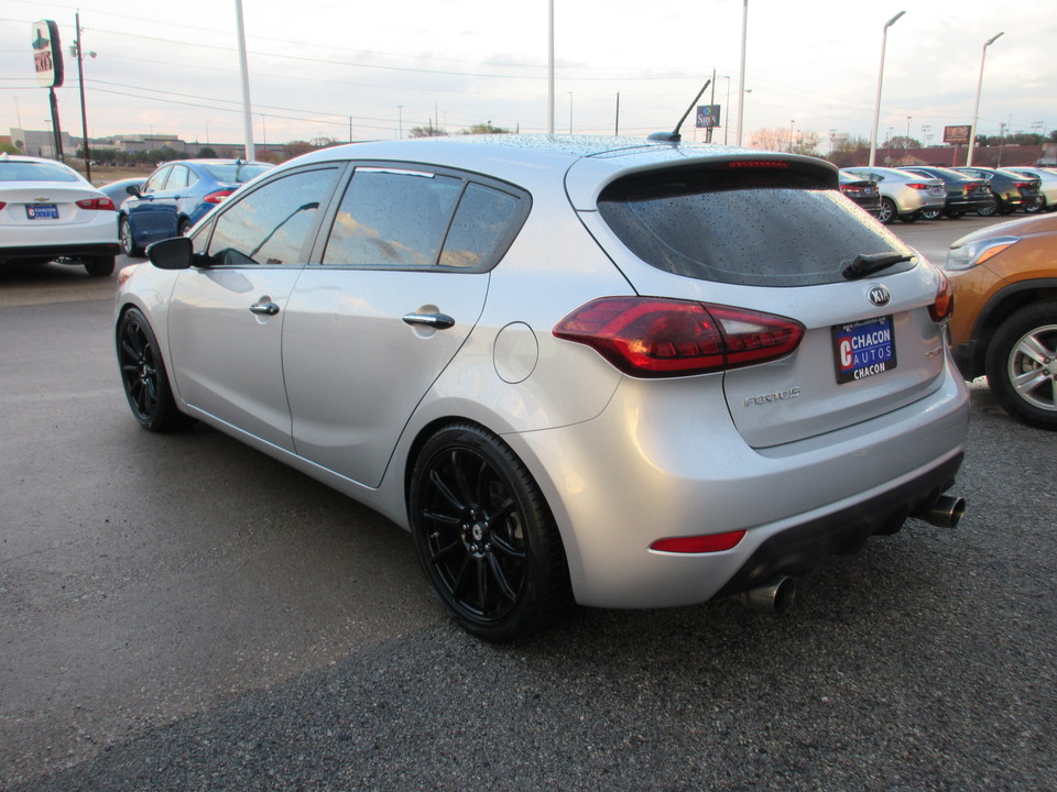 2016 Kia Forte 5-Door SXT 6spd