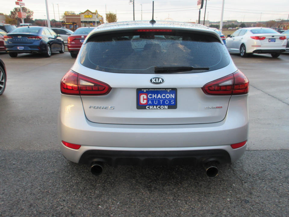 2016 Kia Forte 5-Door SXT 6spd