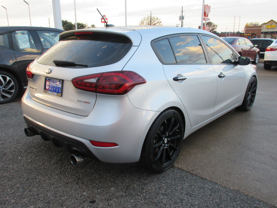 2016 Kia Forte 5-Door SXT 6spd