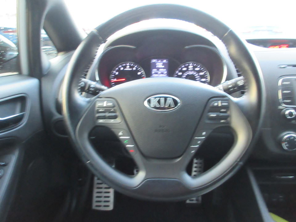 2016 Kia Forte 5-Door SXT 6spd