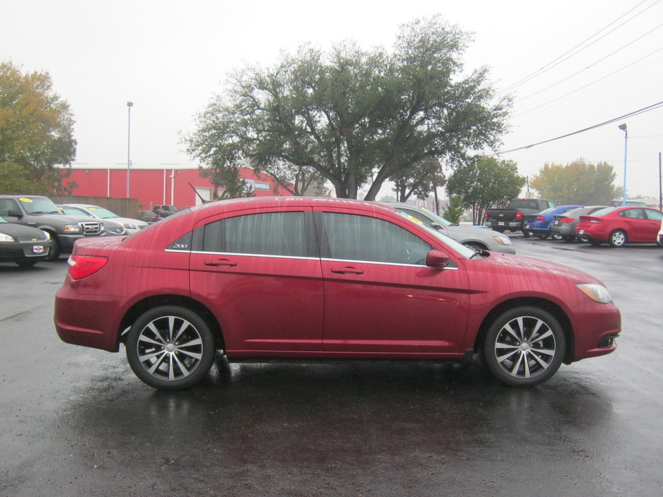 2013 Chrysler 200 Touring