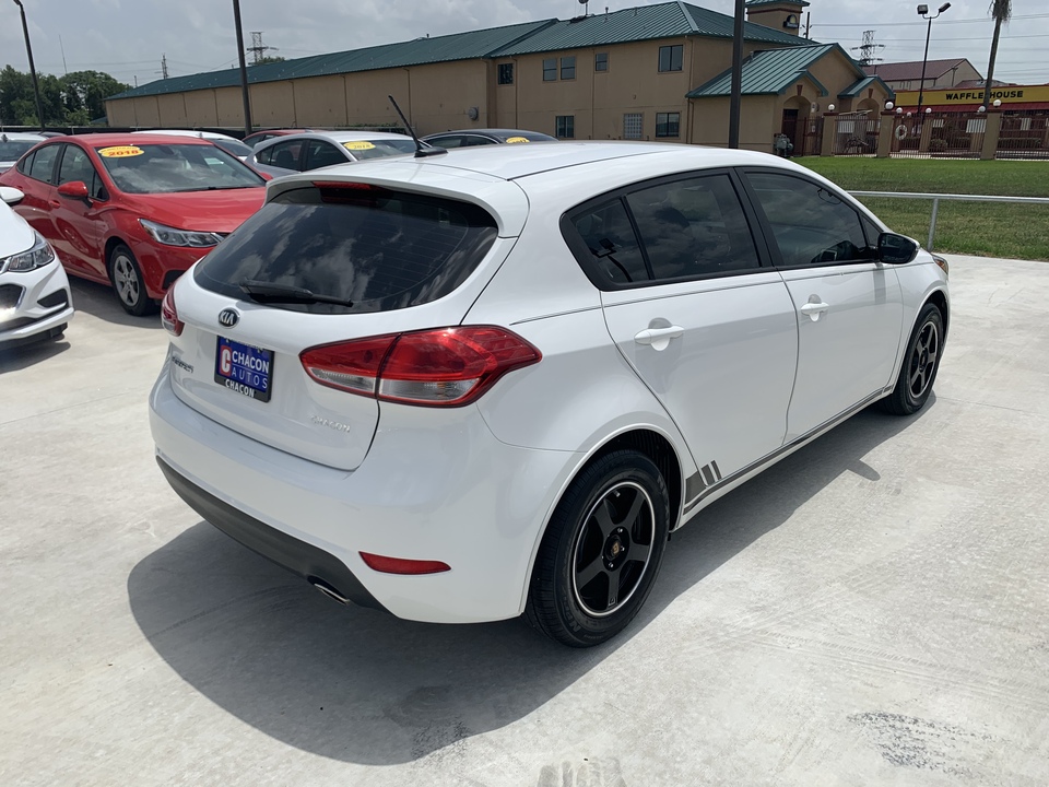 2017 Kia Forte 5-Door LX