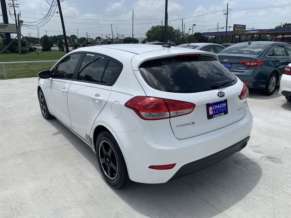 2017 Kia Forte 5-Door LX