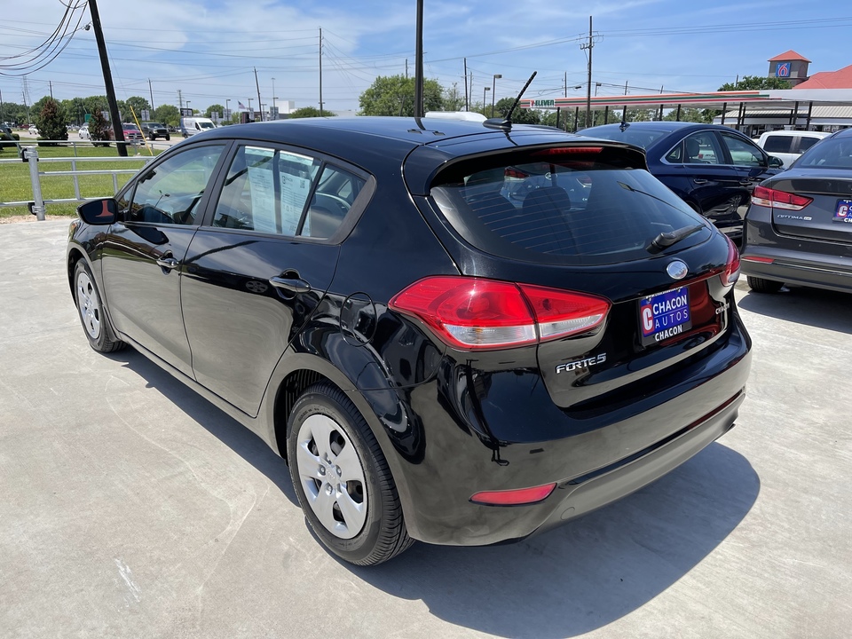 2017 Kia Forte 5-Door LX