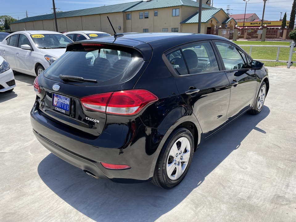 2017 Kia Forte 5-Door LX