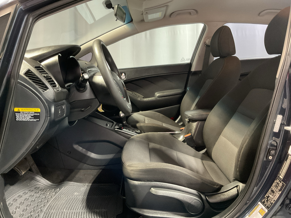 2017 Kia Forte 5-Door LX