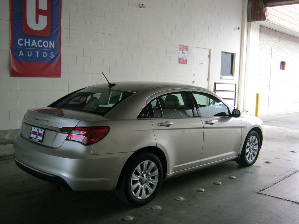 2013 Chrysler 200 LX