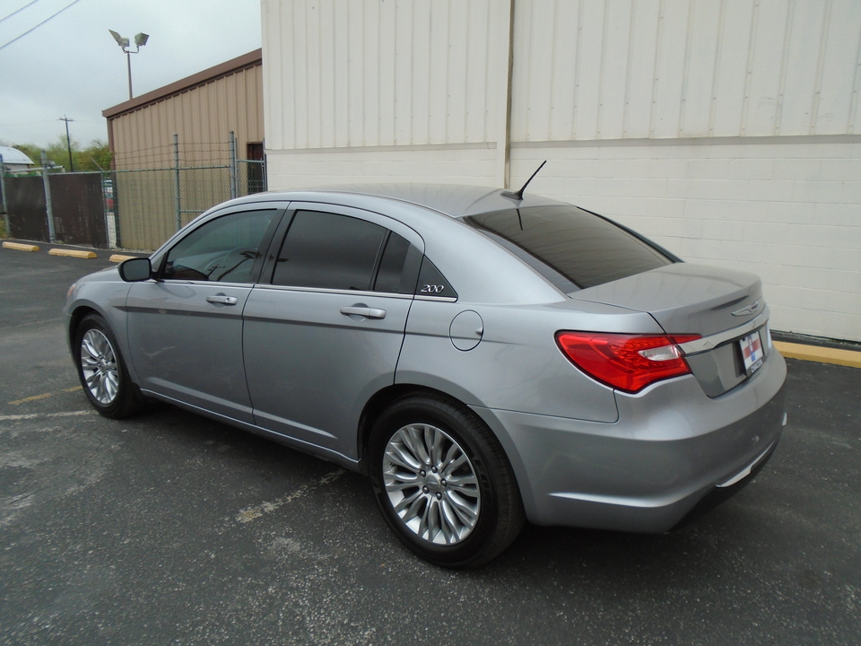 2013 Chrysler 200 LX