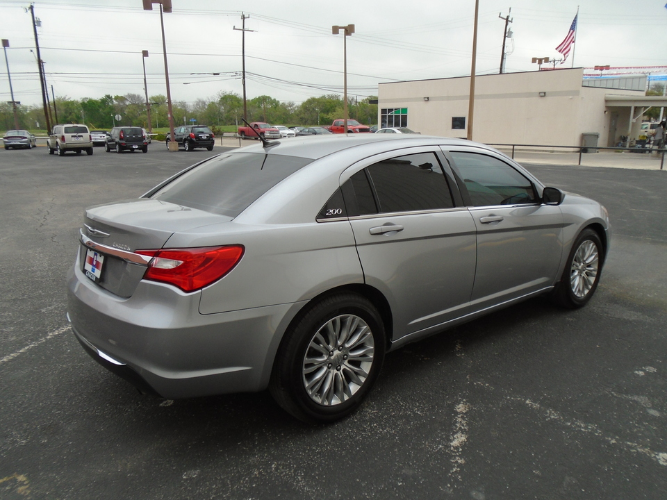 2013 Chrysler 200 LX