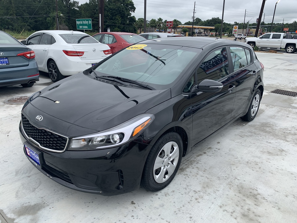 Used 2017 Kia Forte 5-Door LX for Sale - Chacon Autos