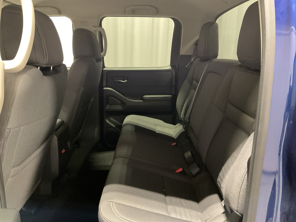 2022 Nissan Frontier SV Crew Cab 2WD