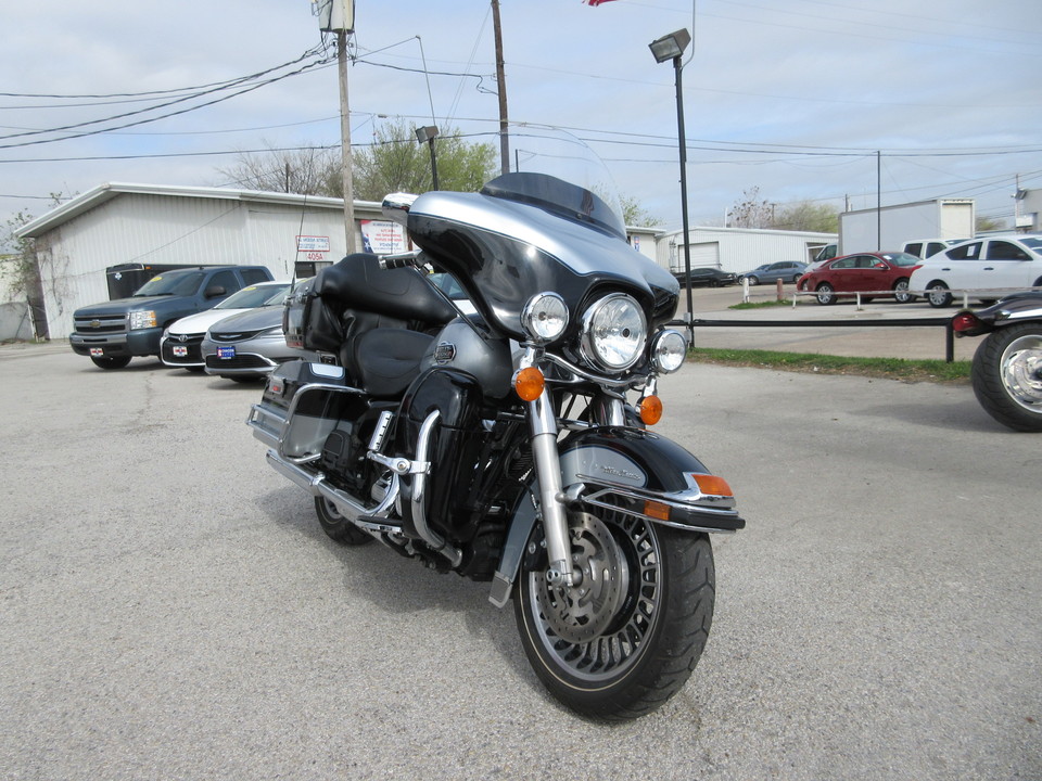 2013 Harley-Davidson FLHTCU -