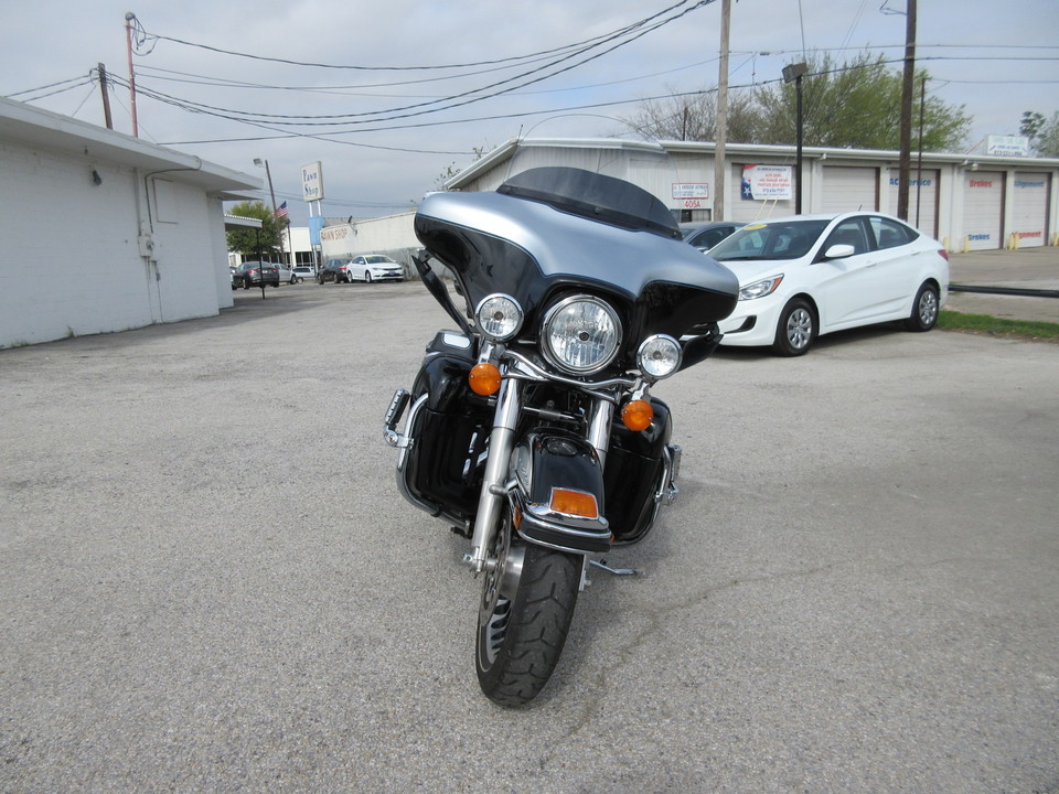 2013 Harley-Davidson FLHTCU -