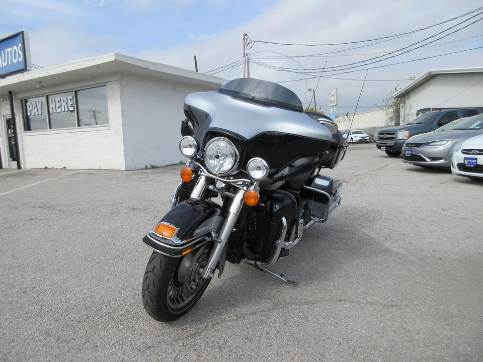 2013 Harley-Davidson FLHTCU -