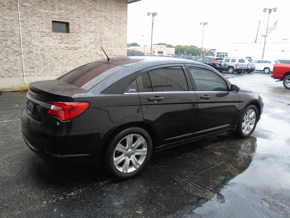 2013 Chrysler 200 LX