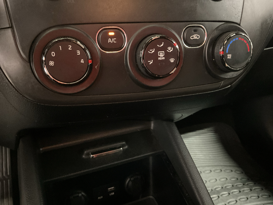 2017 Kia Forte 5-Door LX