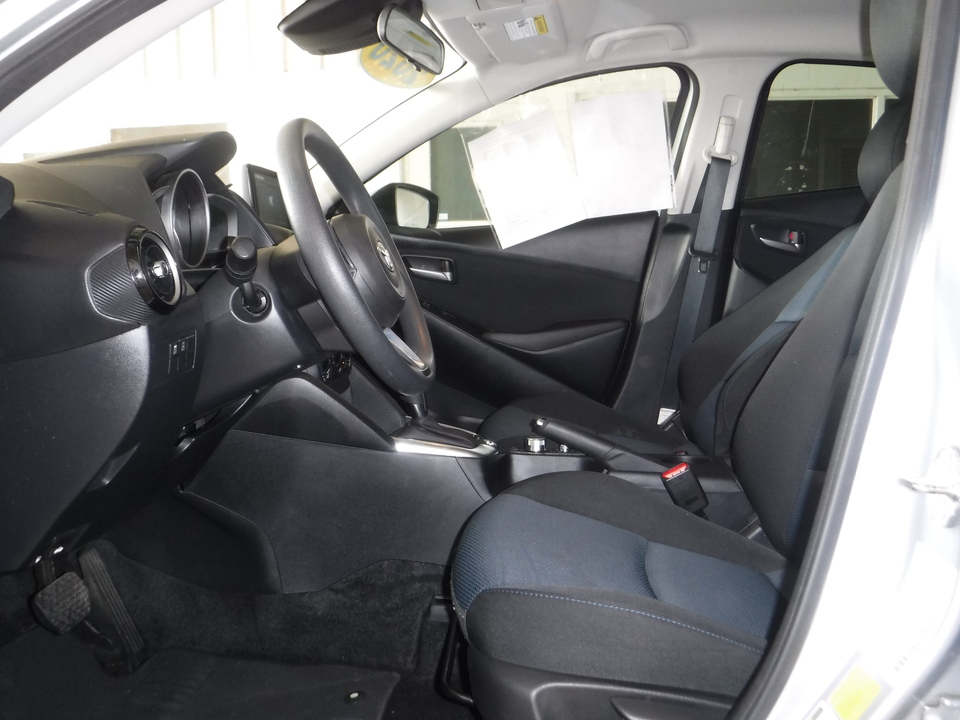 2020 Toyota Yaris XLE Hatchback