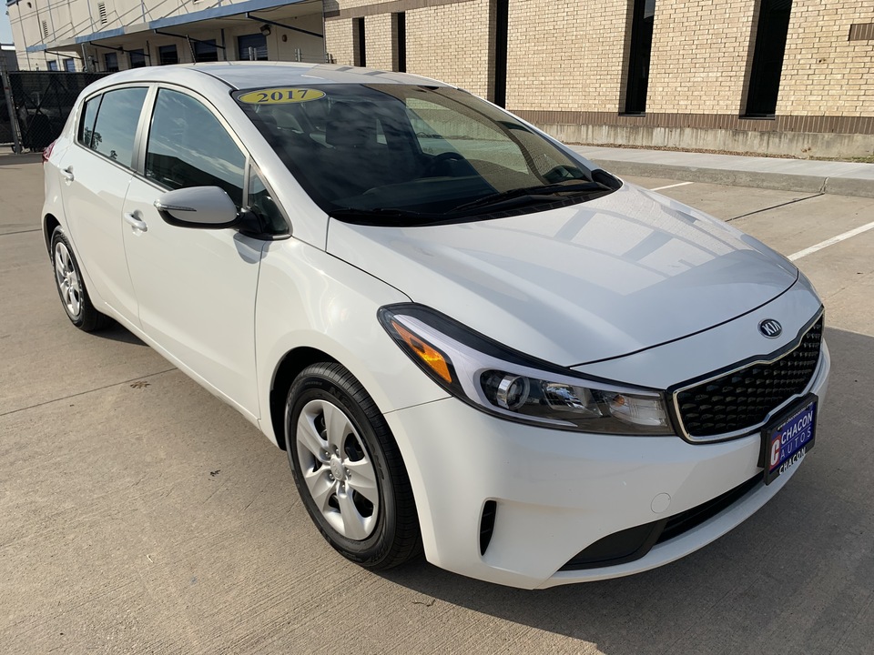 Used 2017 Kia Forte 5-Door LX for Sale - Chacon Autos