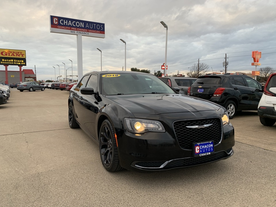 2019 Chrysler 300 Touring
