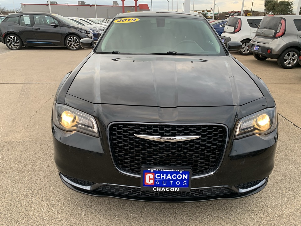 2019 Chrysler 300 Touring