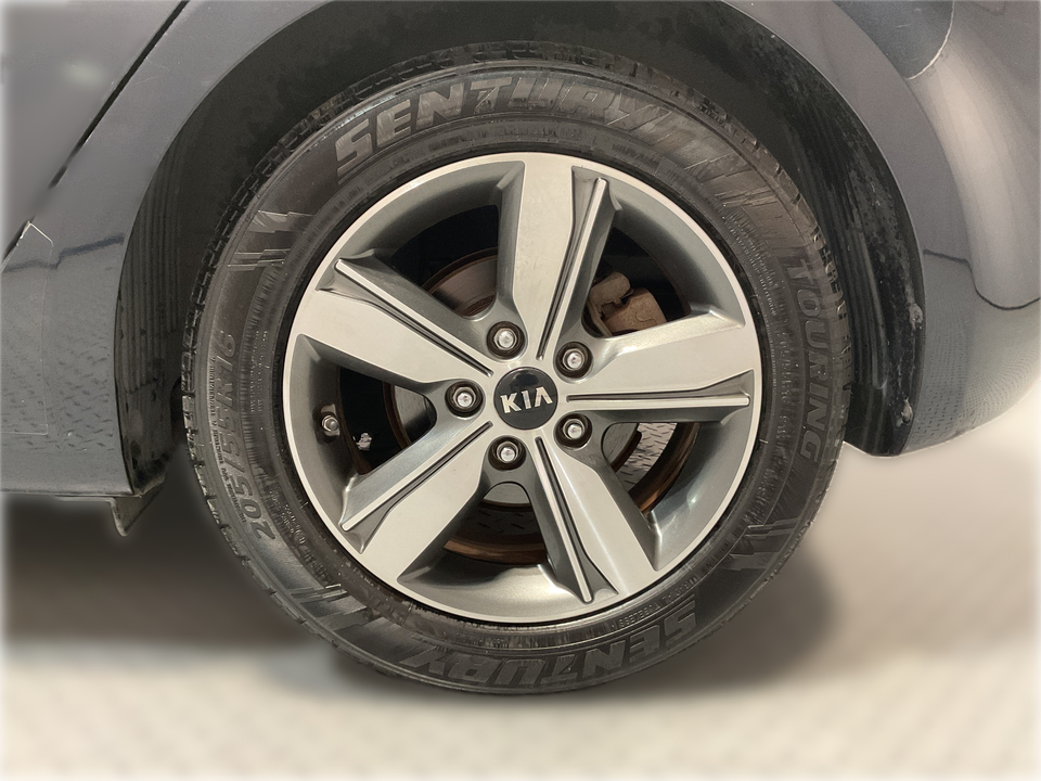 2018 Kia Forte 5-Door LX