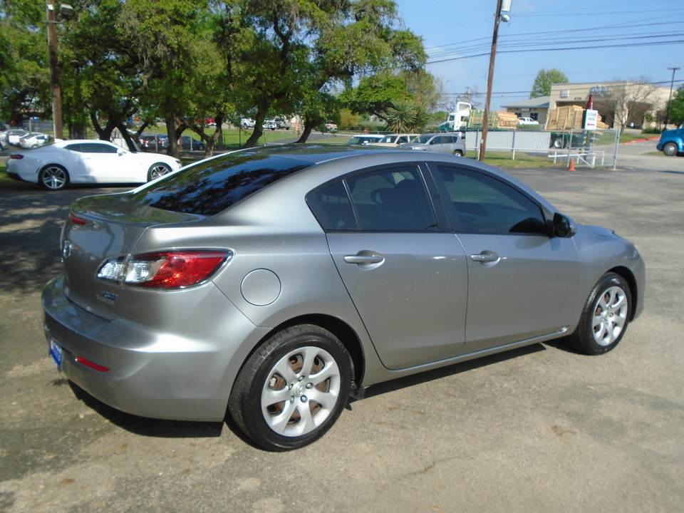 2013 Mazda MAZDA3 i Sport 4-Door