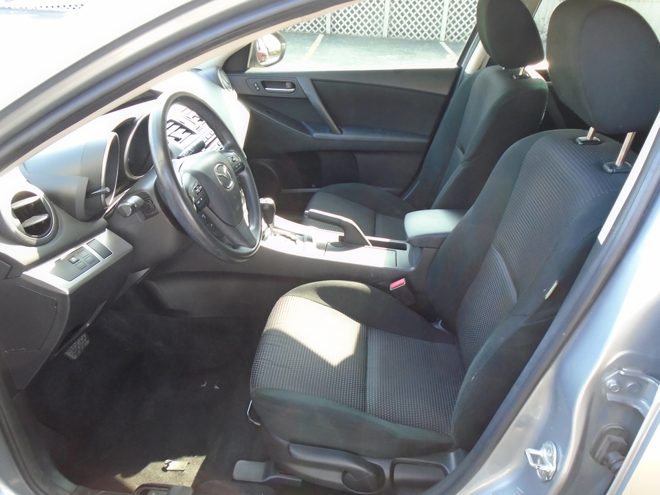 2013 Mazda MAZDA3 i Sport 4-Door