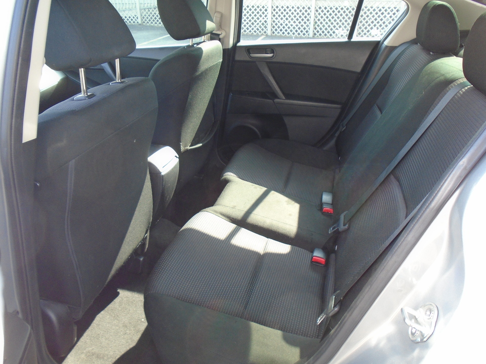 2013 Mazda MAZDA3 i Sport 4-Door