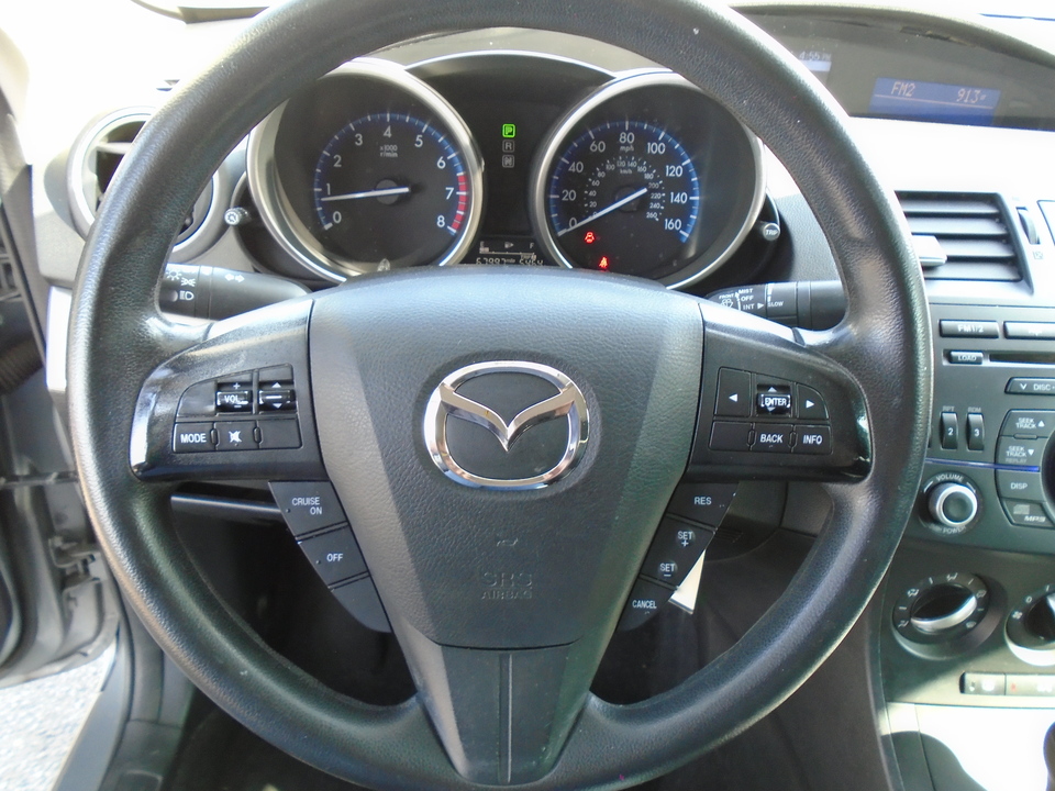 2013 Mazda MAZDA3 i Sport 4-Door